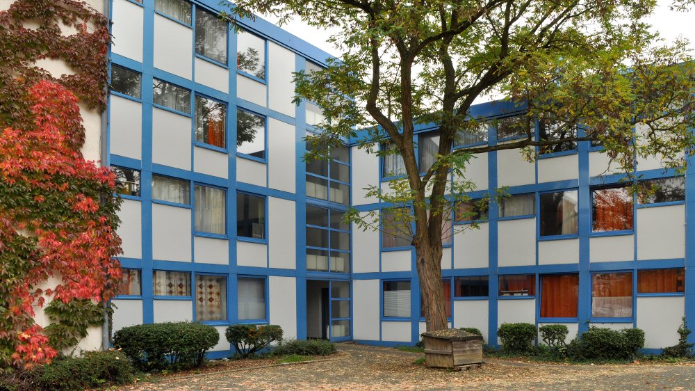 Zu sehen ist ein Studierendenwohnheim von außen.