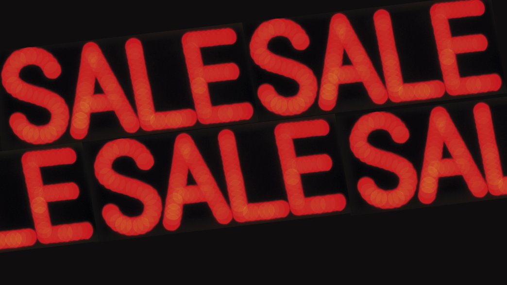Das Wort Sale steht in roter Schrift auf schwarzem Hintergrund.