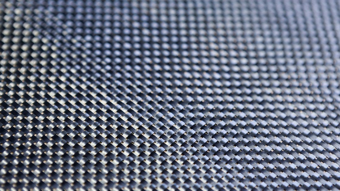 Detailaufnahme von einem Kohlefasergewebe