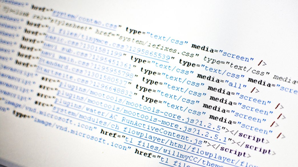 Mehrere Zeilen Programmiercode auf einem Computermonitor.
