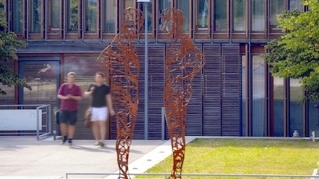 Blick auf ein Gebäude der Hochschule Aalen.