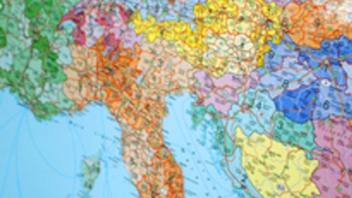 Auf einem Kartenausschnitt sind ein paar europäische Länder ums Mittelmeer und die Alpen farbig dargestellt.