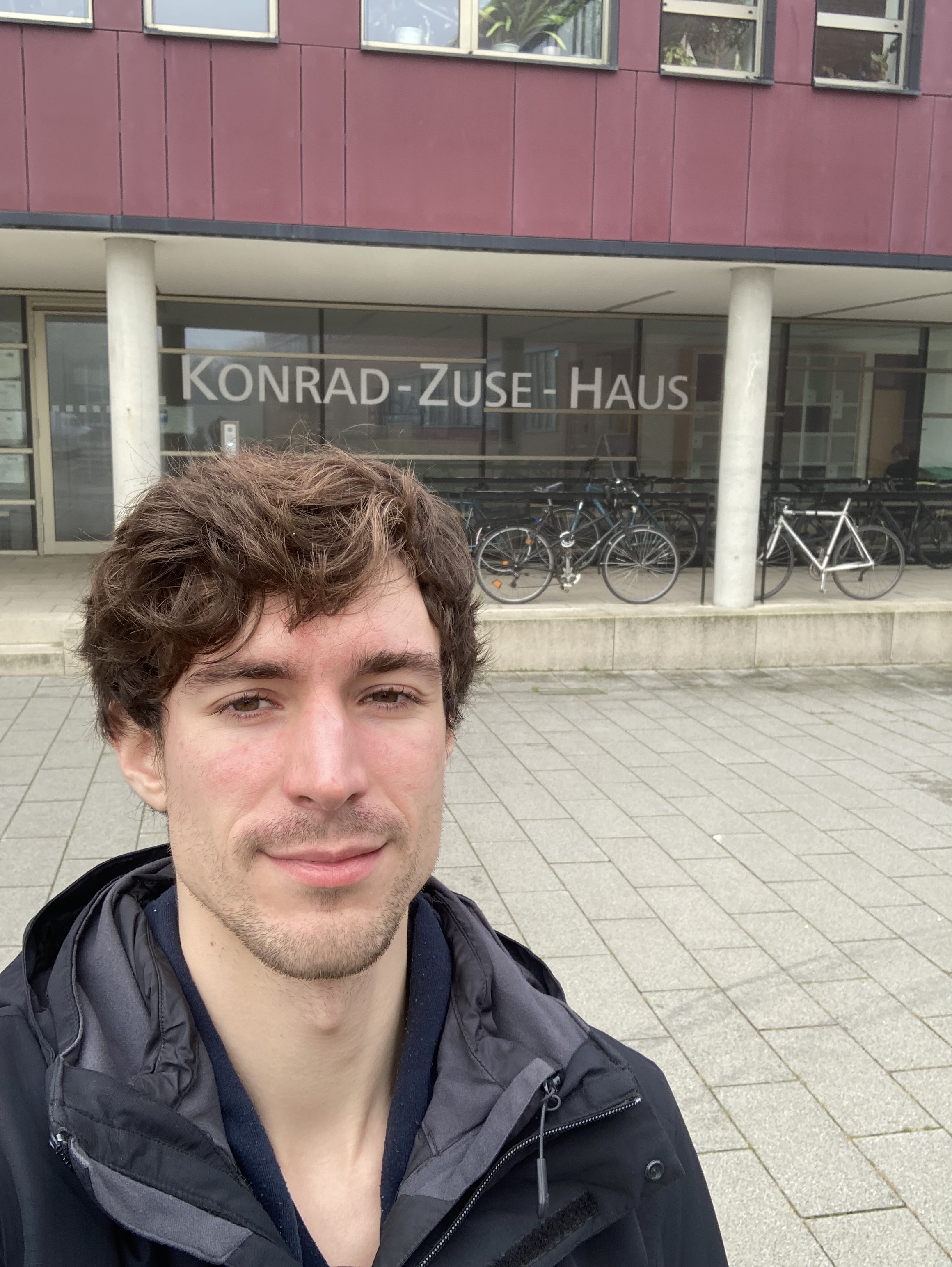 Béla Schuchert studiert Wirtschaftsinformatik in Rostock
