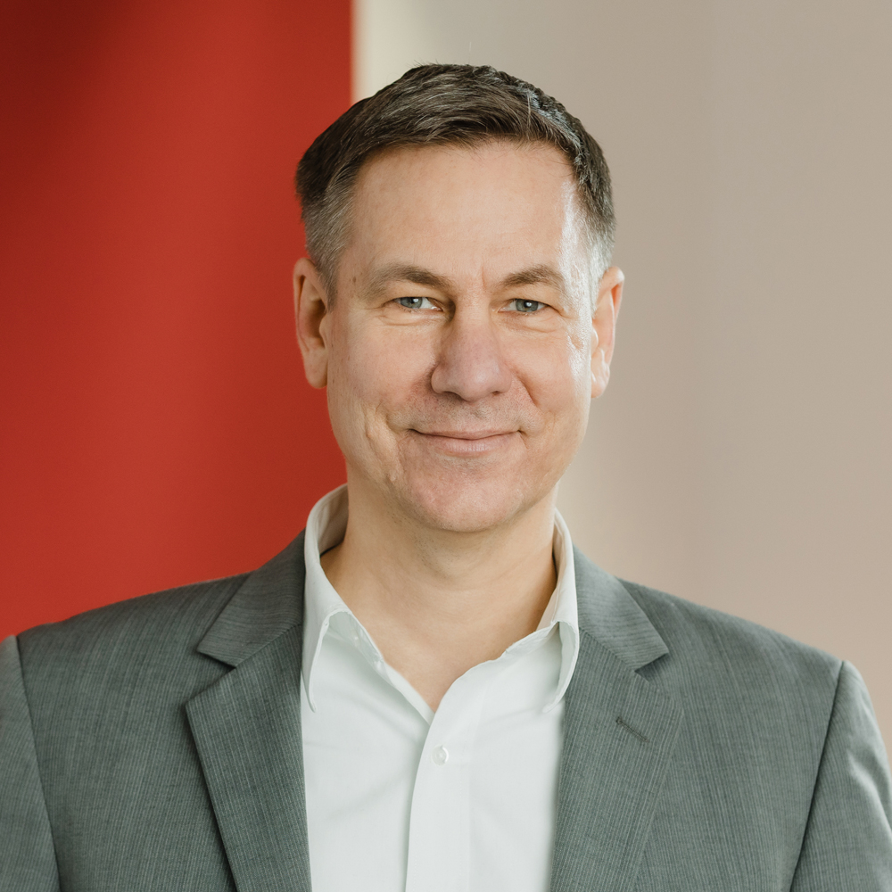 Ein Porträt-Foto von Cort-Dennis H.