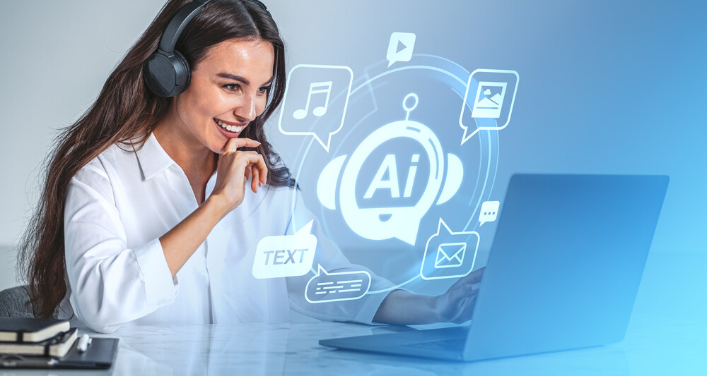 Junge Frau arbeitet am Laptop. Die künstliche Intelligenz wird durch Hologramme dargestellt.